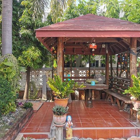 Samiya Guesthouse Bangsaen Esterno foto