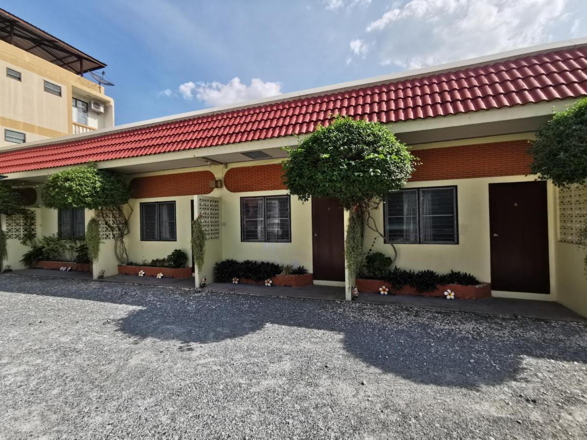 Samiya Guesthouse Bangsaen Esterno foto
